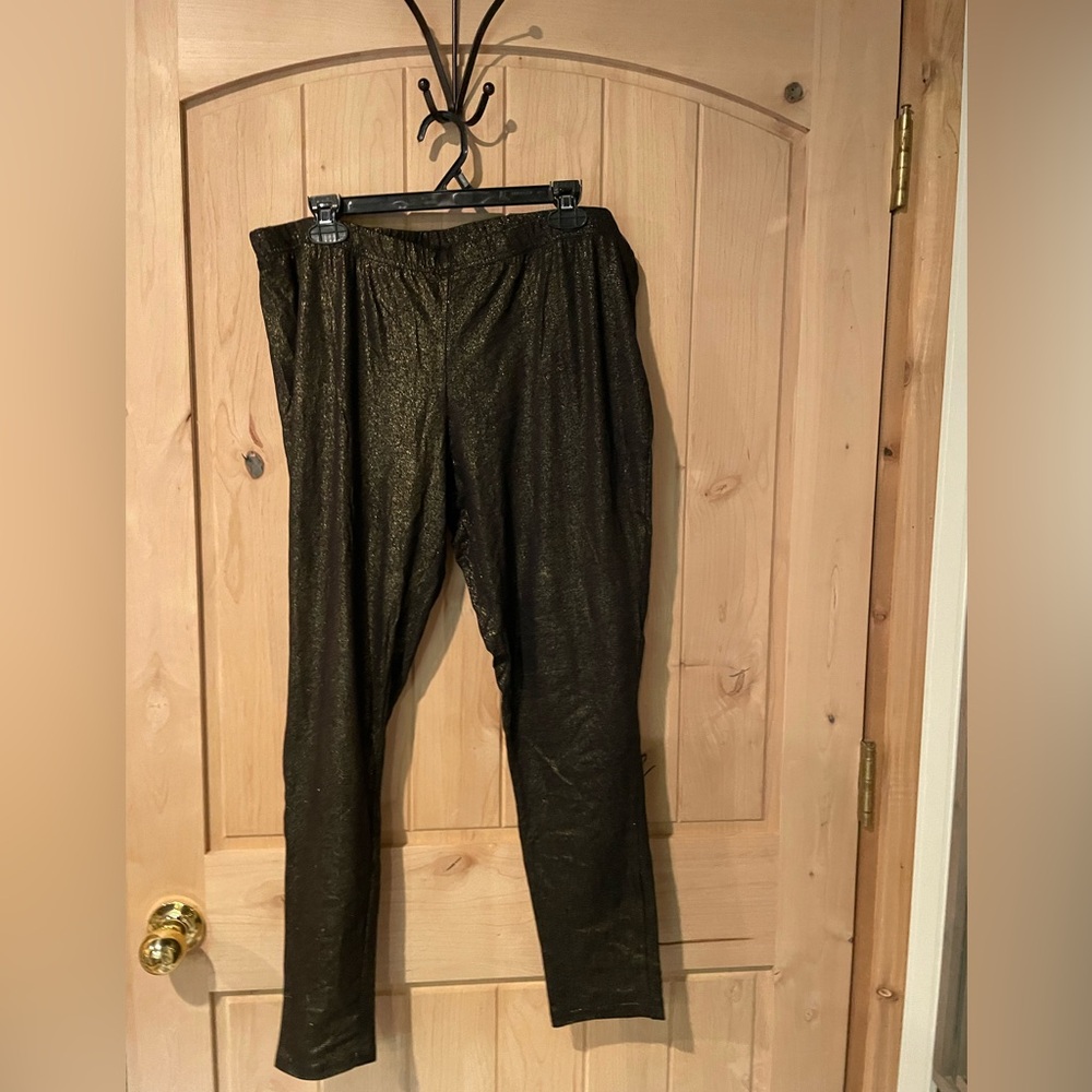 042 Torrid 3X gold glittery black leggings. EUC. Perfect for a night out.